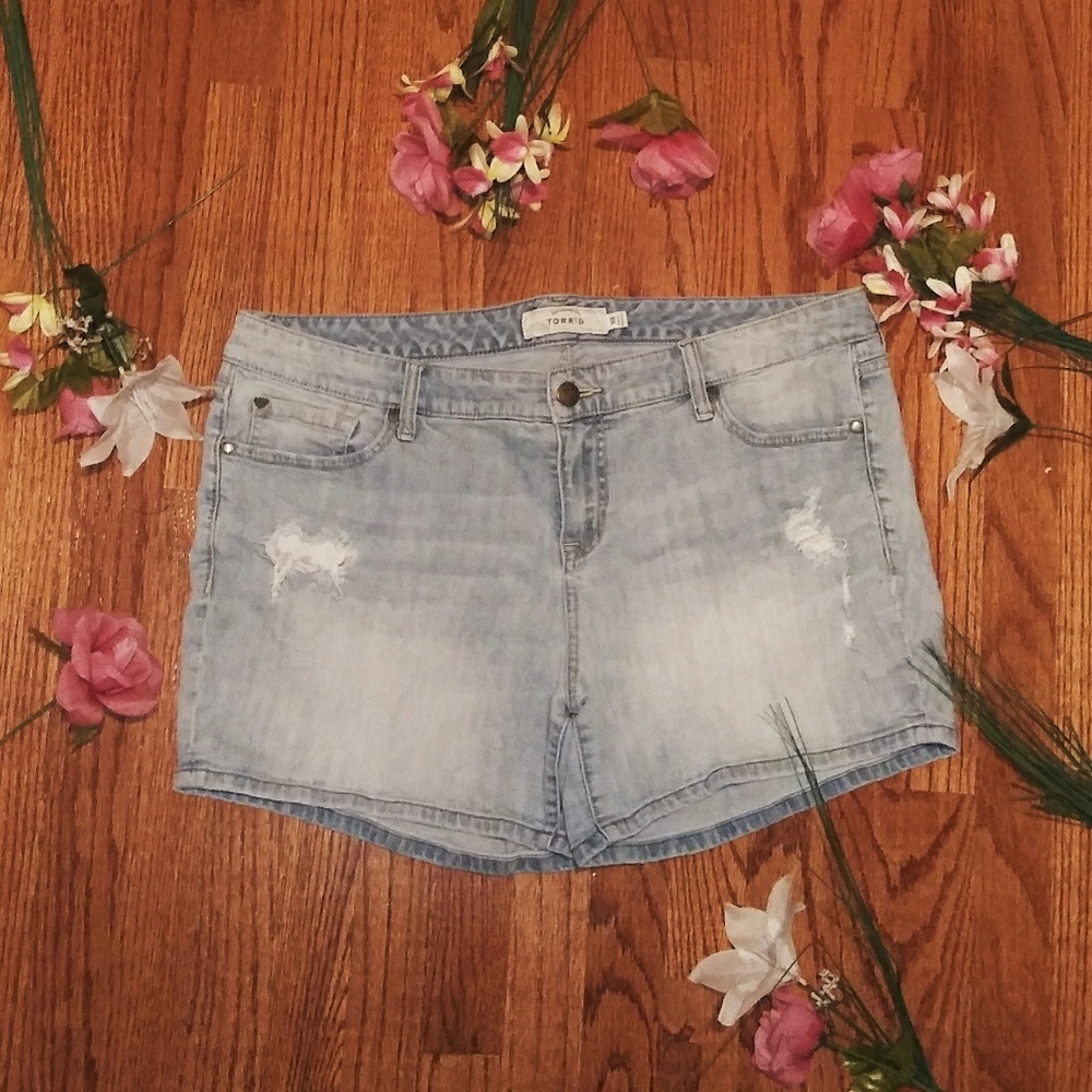 Torrid Light Wash Denim Jean Shorts